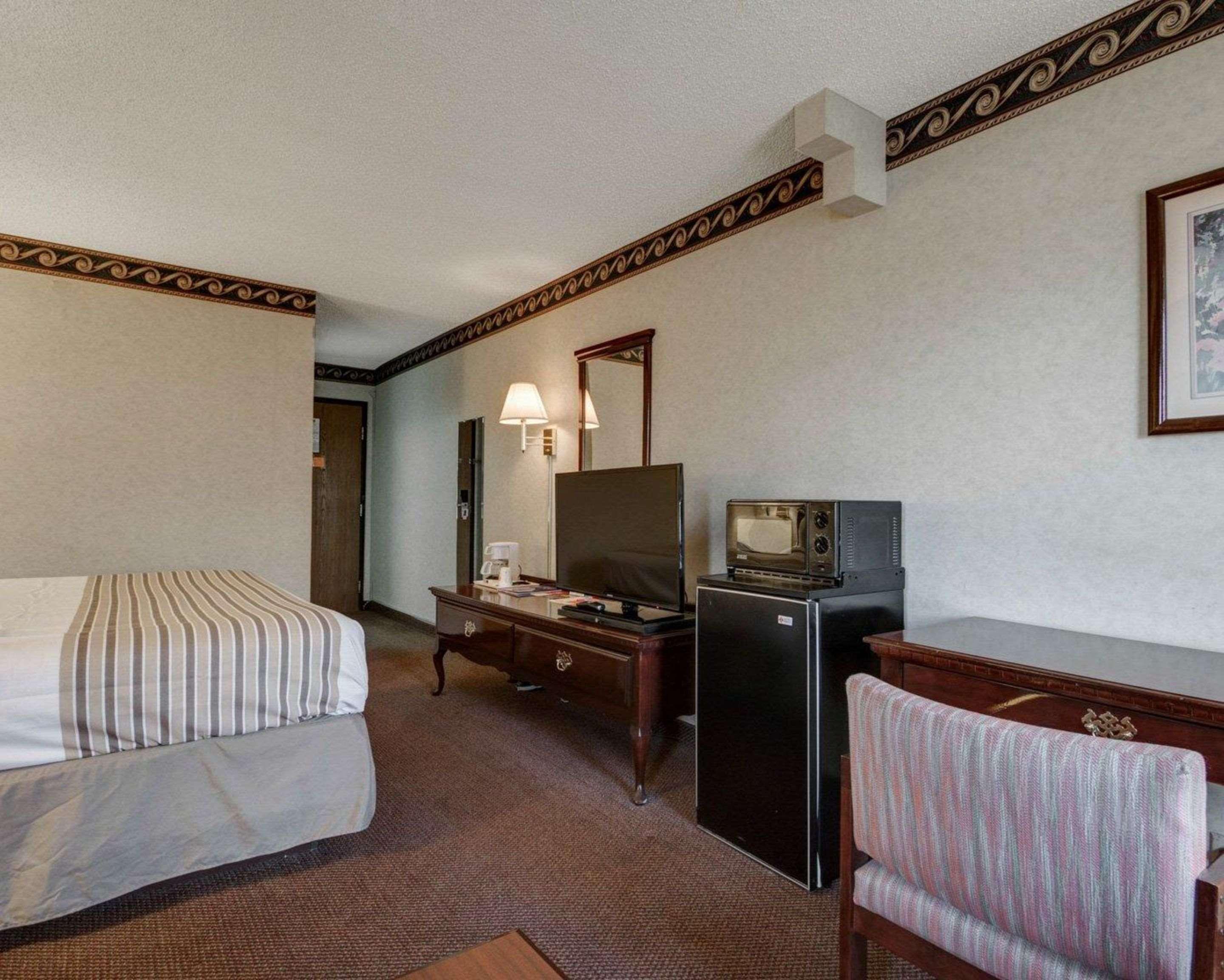 Econo Lodge Inn & Suites El Paso Exterior photo