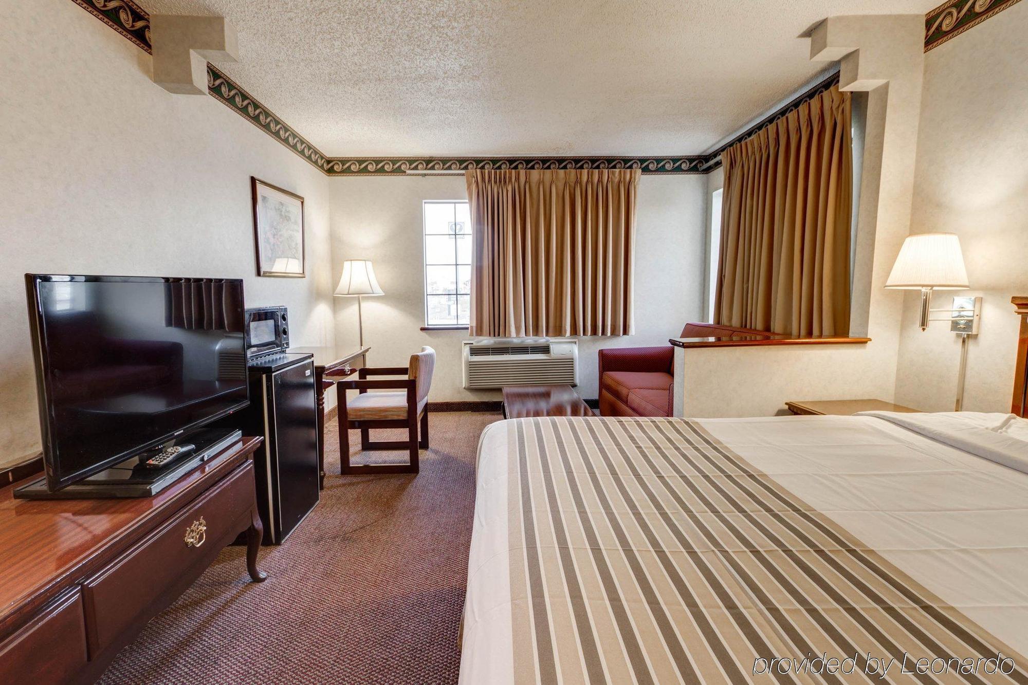 Econo Lodge Inn & Suites El Paso Exterior photo